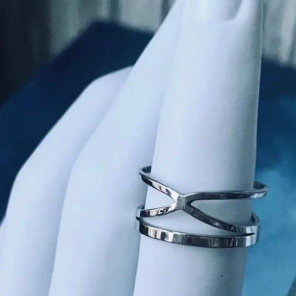 Silver Criss Cross Crossover "X" Statement Ring - Size 9.5 - Picture 5 of 5